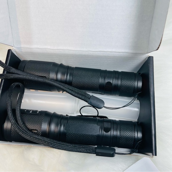 2Pcs Ultra Bright High Lumens LED Flashlights - Zoomable LED Tactical Flashlight - Picture 8 of 10